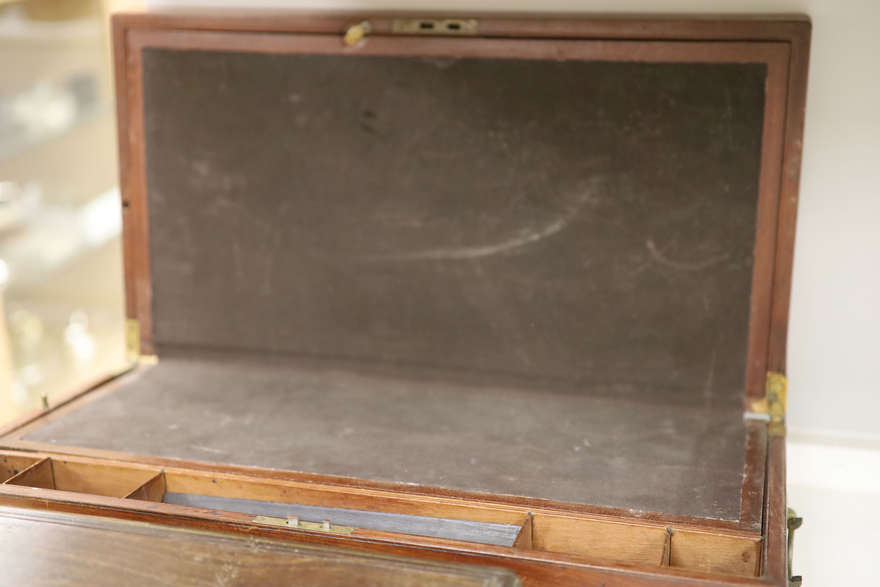 A Georgian mahogany writing slope and a rosewood sewing box, 33 x 24 x 14cm